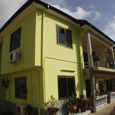 Dokua Royal Hotel Kwabenya Buitenkant foto