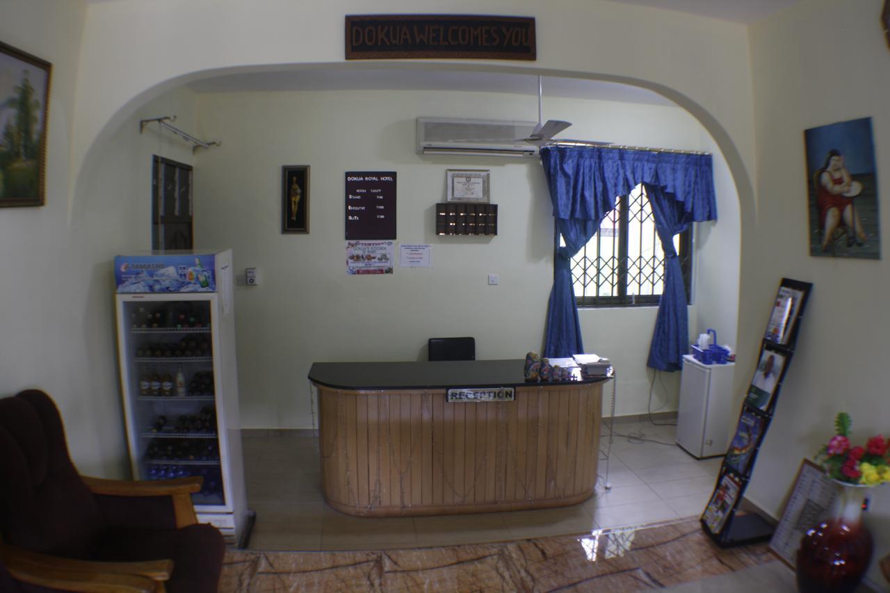 Dokua Royal Hotel Kwabenya Buitenkant foto